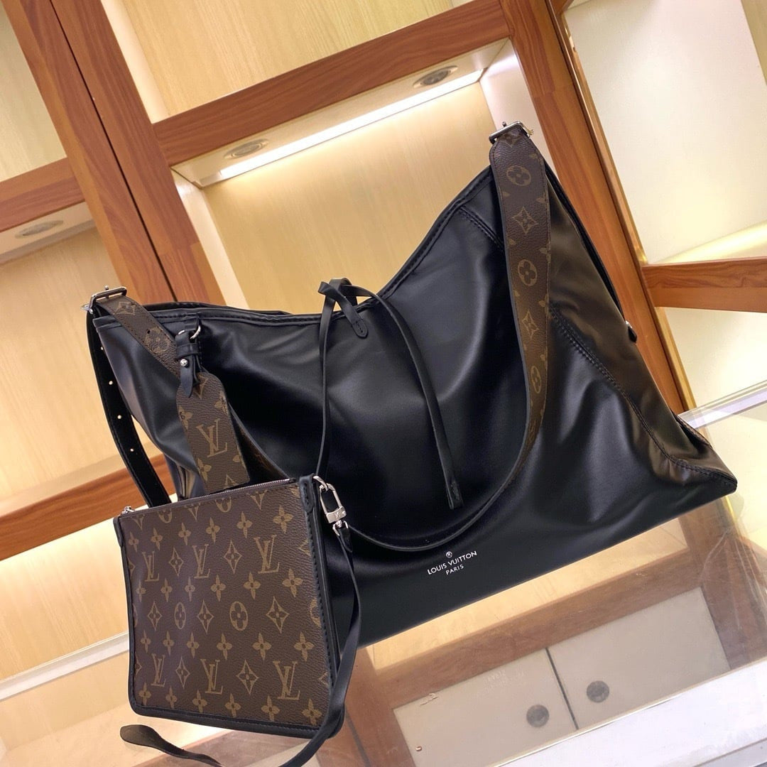 Ready to ship / one-one q.u.a.l.i.t.y / size 39*30*15cm