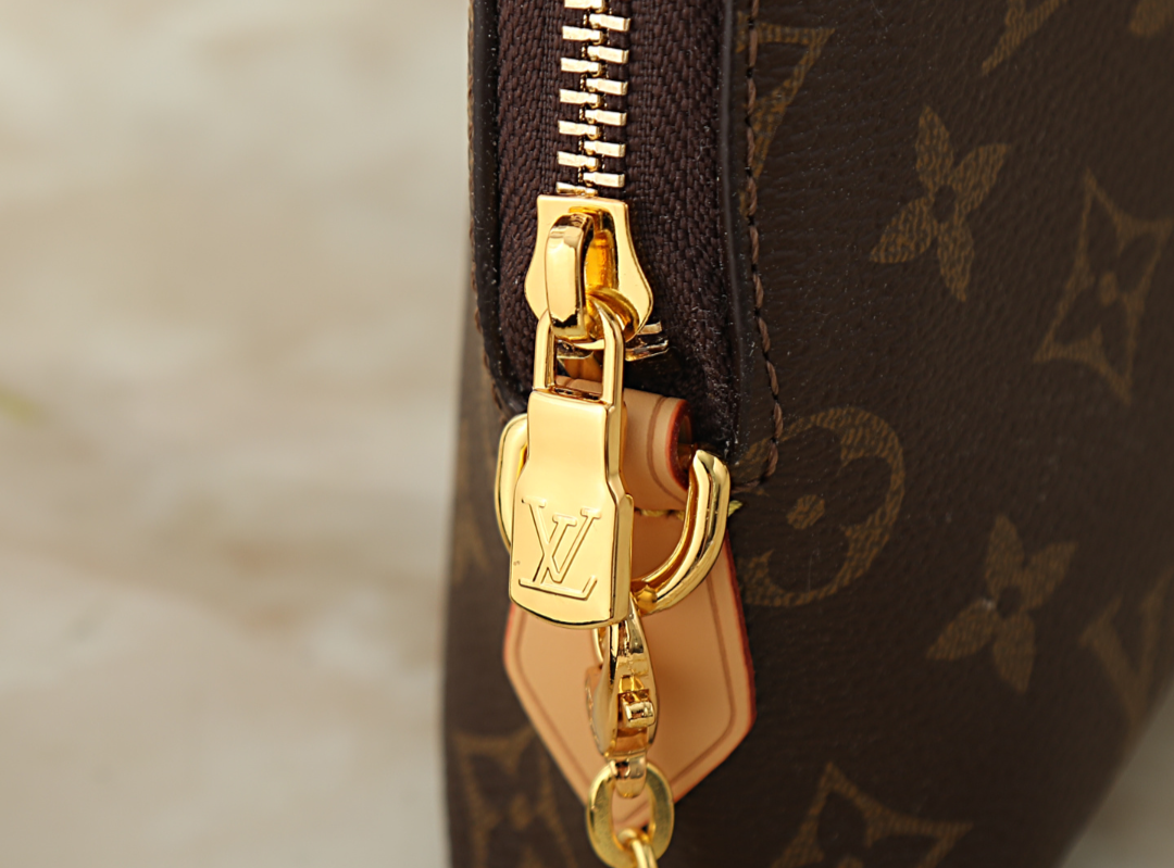 Ready to ship clutch bag / one-one q.u.a.l.i.t.y / Size: 24 x 17 x 6