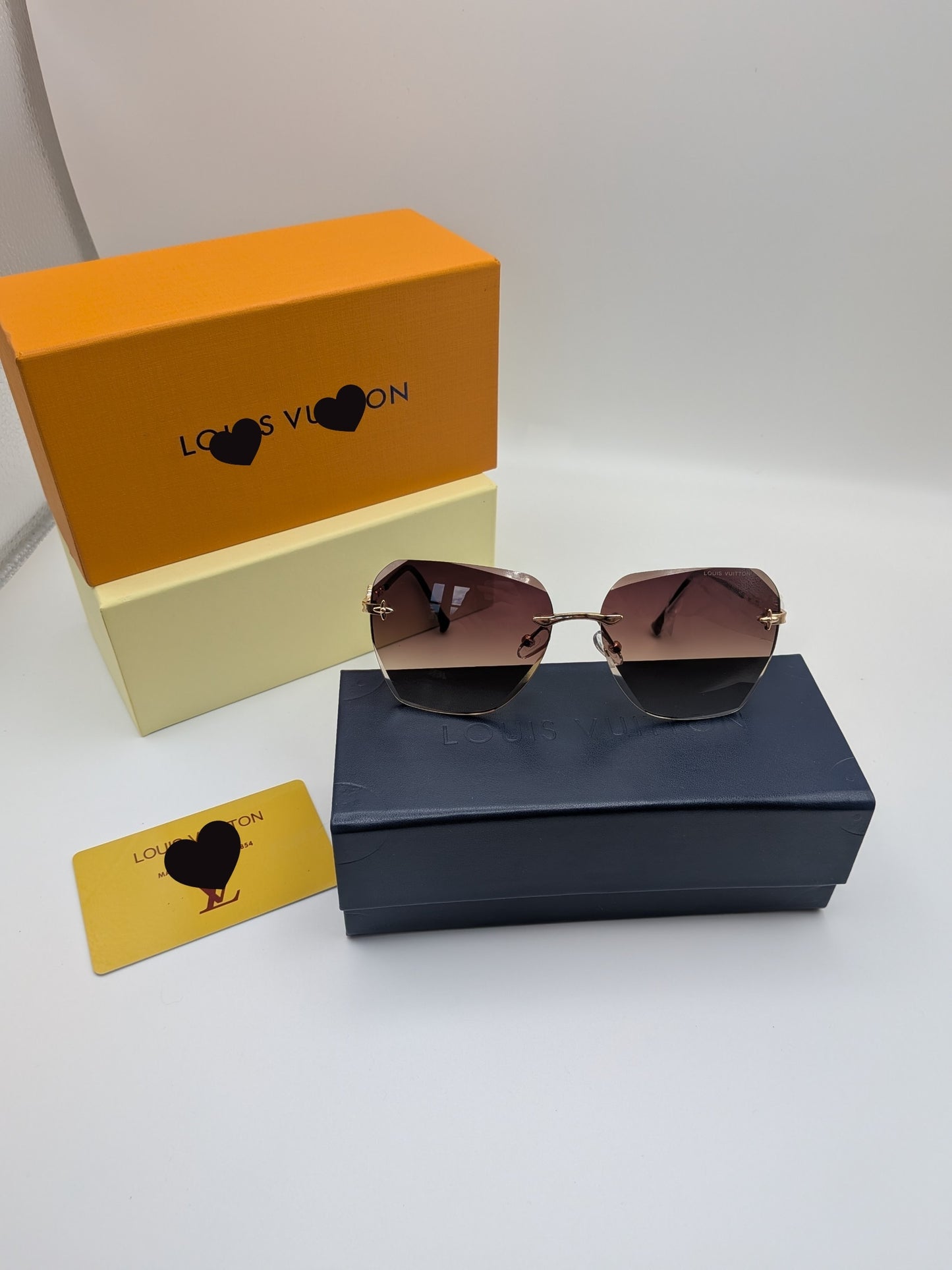 Designer sunglasses WITH box / ready to ship