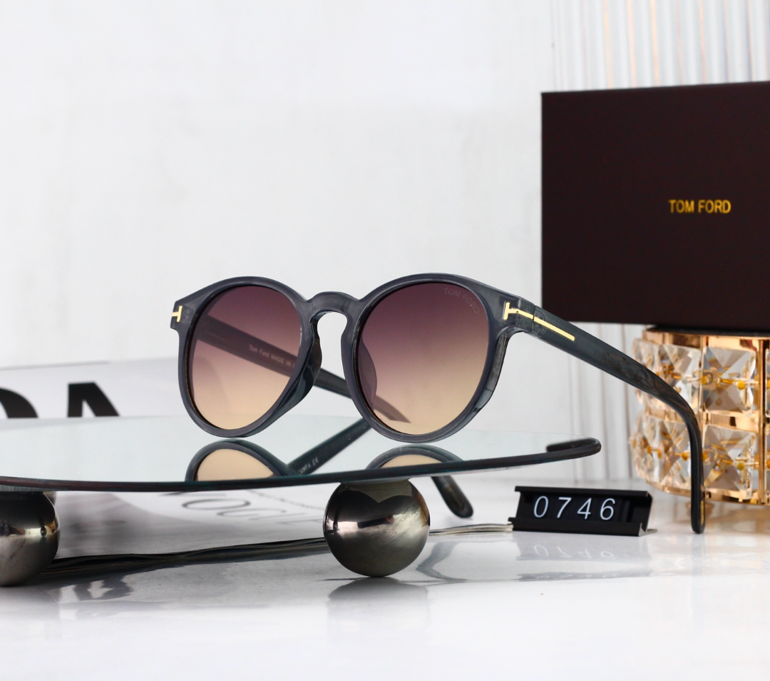 Women's designer sunglasses without branded box/case - ready to ship