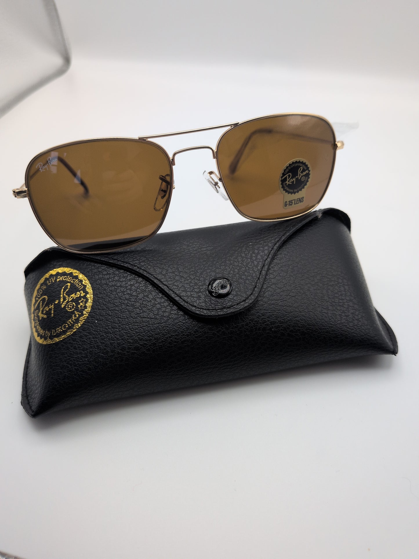 R*y B*n sunglasses with case / ready to ship