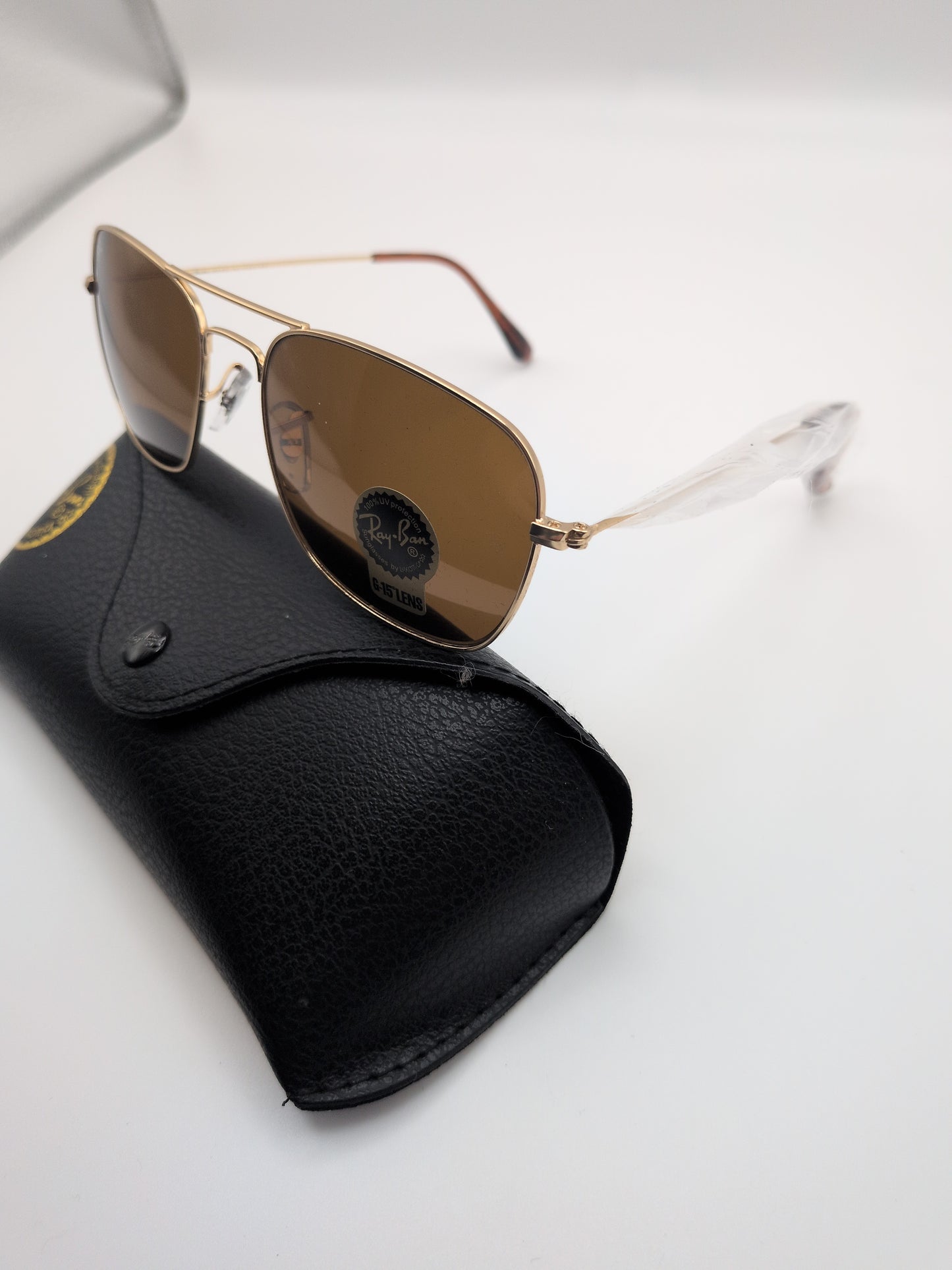R*y B*n sunglasses with case / ready to ship